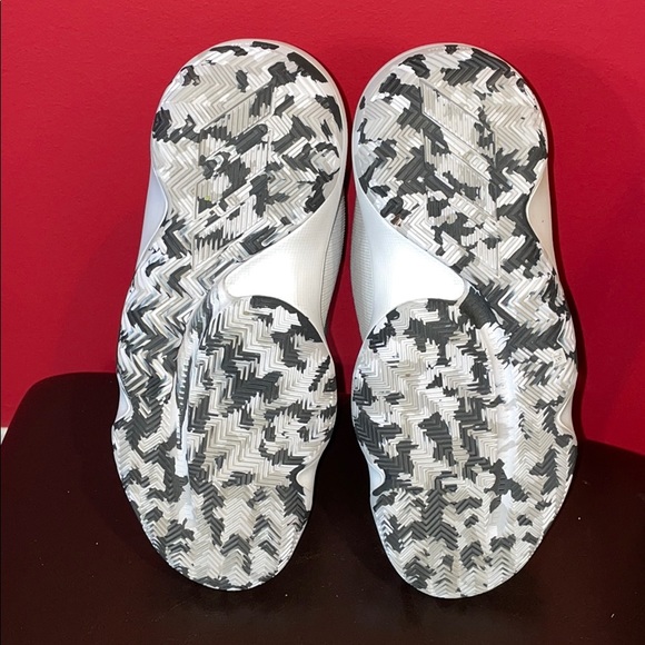 Adidas Harden Basketball Shoes. size 5Y - Picture 4 of 7